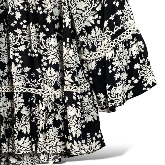 Democracy Blouse Womens Sz S Black/White Floral Ruffle Bell Sleeve Peasant Top - Picture 4 of 9